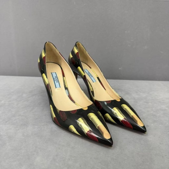 🚩steal authentic Prada Women's Black and Gold Heels - Picture 3 of 6